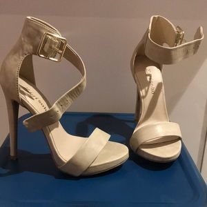 ZigiSoho by Bakers. Nude heller sandals.